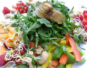 Salat und Früchte