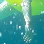 Hand und Bein unter Wasser