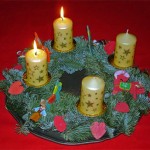 Zweiter Advent Kranz mit zwei brennenden Kerzen