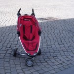Roter Buggy ohne Kind