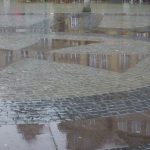 Lieblingsplatz Marktplatzpflaster im Regen