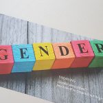 Frauenkrawall* Holzbuchstaben ergeben das Wort Gender