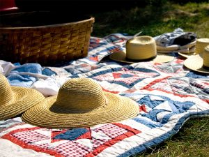 Picknickdecke mit Hüten