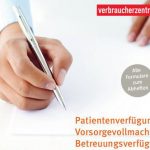 Vorsorge-Handbuch, Cover der Broschüre, eine Hand beim Schreiben