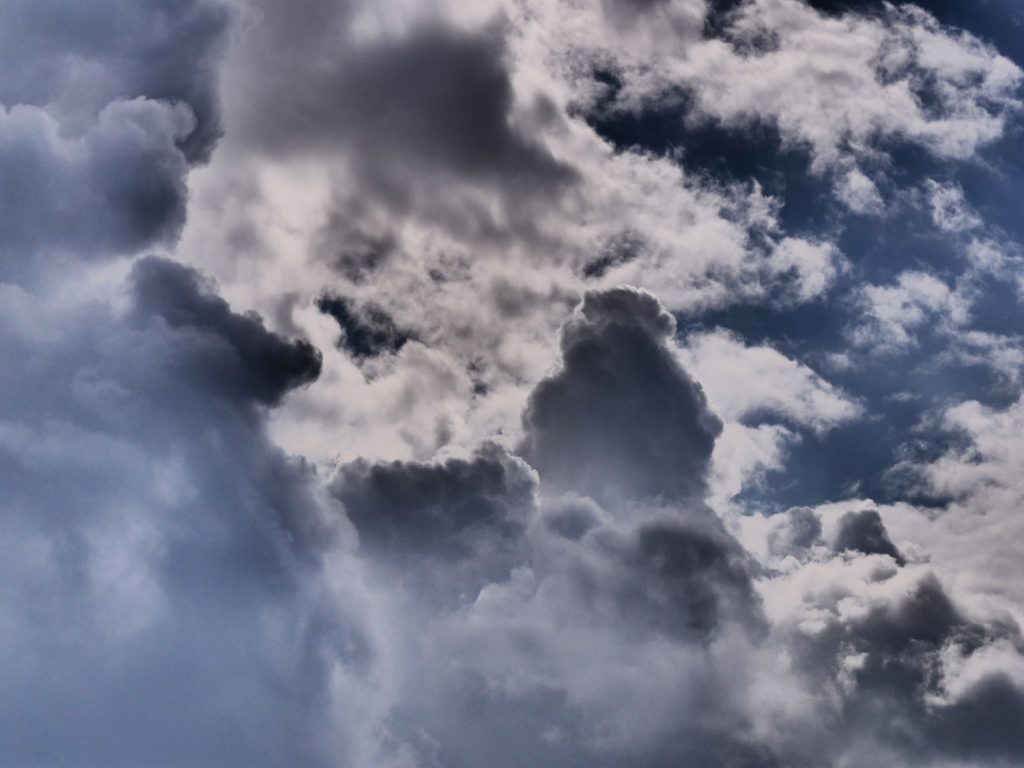 Wolkenbilder, Dunkle Wolkenformation
