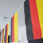 Zimmerbeflaggung mit deutschen Fahnen